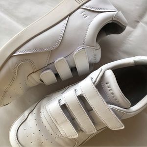 EVERLANE – The ReLeather® Velcro Court Sneaker